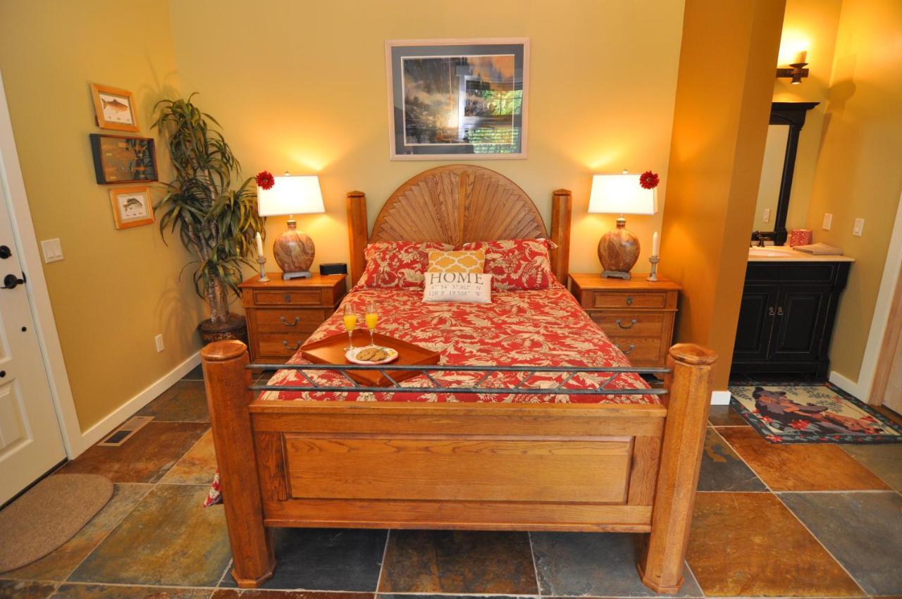 Manson Lake'S Edge Tuscan Lodge الغرفة الصورة